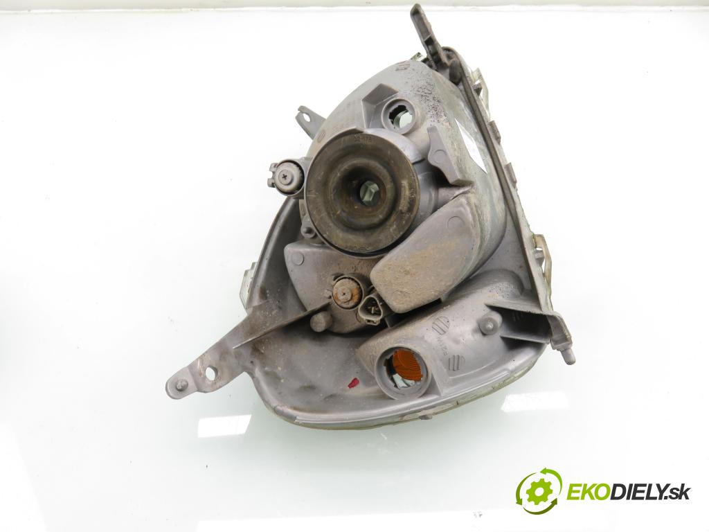 TOYOTA YARIS (_P1_) HB 2002 50,00 1.0 VVT- i 68 - 1SZ-FE 998,00 Svetlo LP