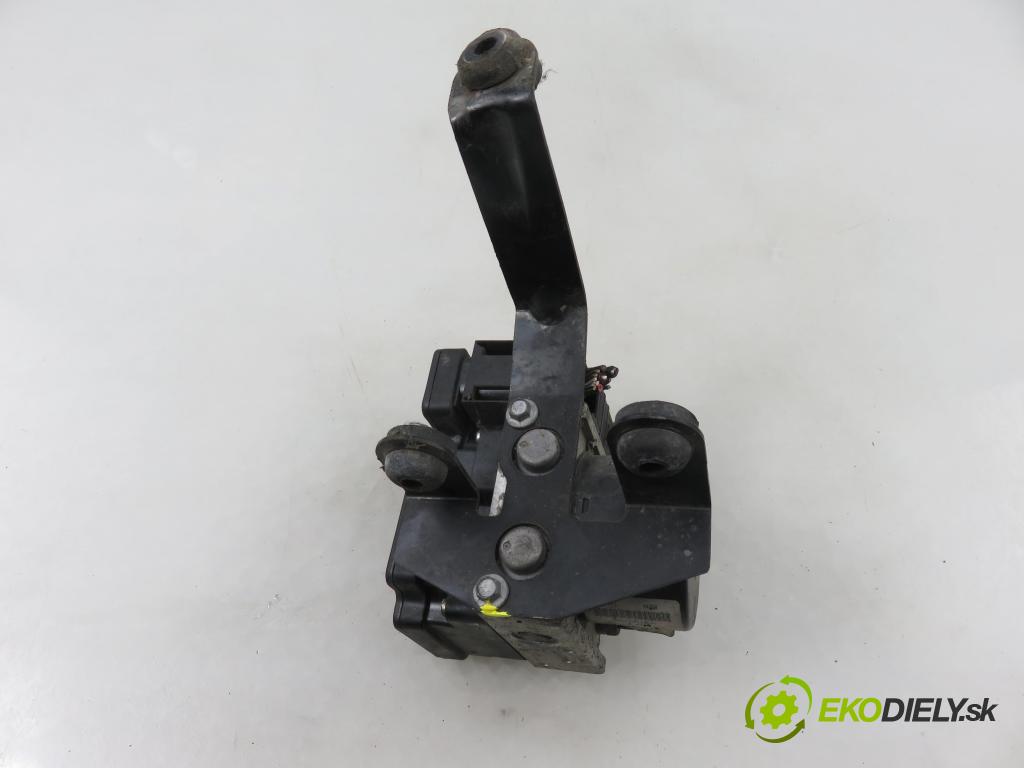 FORD FOCUS II Turnier (DA_, FFS, DS) KOMBI 2005 66,00 1.6 TDCI 90 1560,00 Pumpa ABS 10097001243 ; 3M512M110JA ; 10020700714 (Pumpa ABS)