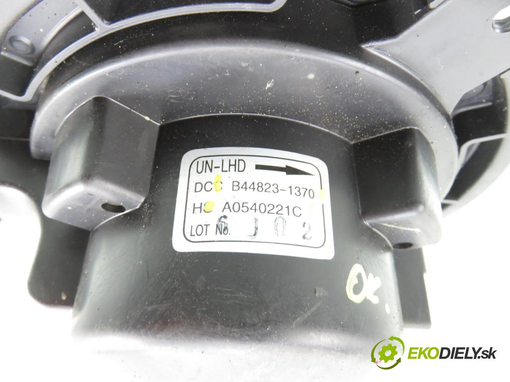 KIA CARENS III (UN) MINIVAN 2006 103,00 2.0 CRDi 140 1991,00 Ventilátor vetráku B448231370 ; A0540221C