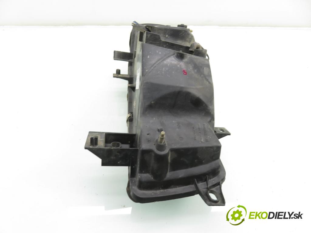 RENAULT MASTER II Platforma / podwozie (ED/HD/UD) KABINA/PLATFORMA 2000 59,00 2.5 D - S8U 770 2499,00 Svetlo LP 7700352103 ; 7700352103C