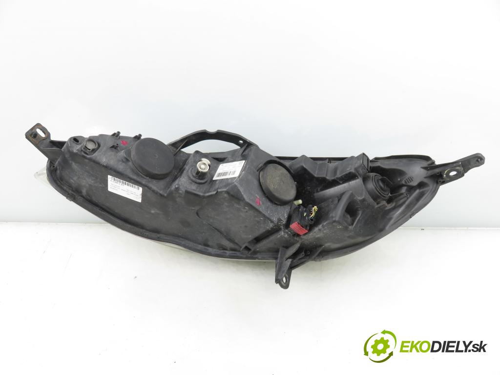 PEUGEOT 407 SW (6E_) KOMBI 2007 100,00 2.0 HDi 135 - RHR 1997,00 Svetlo PP 0301213202