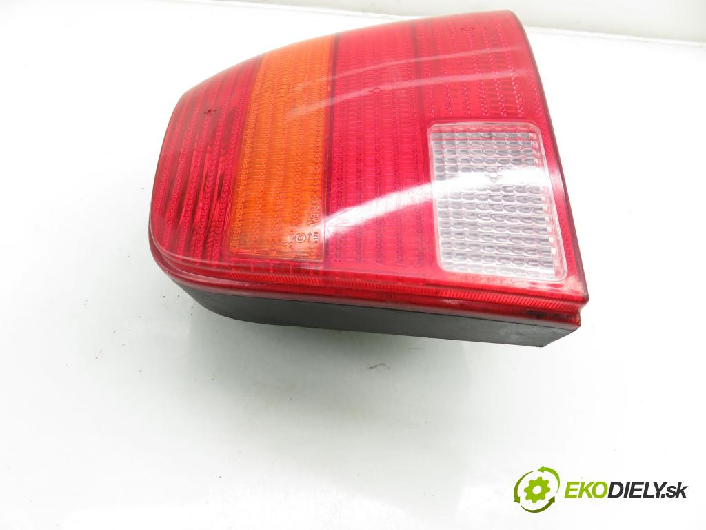 VW GOLF IV (1J1) HB 1999 55,00 1.4 16V - AXP 1390,00 Svetlo pravé zadné 1J6945096Q