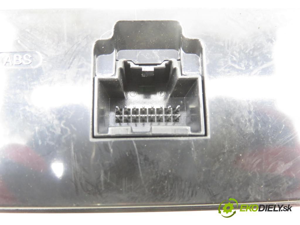 CHEVROLET CAPTIVA (C100, C140) SUV 2007 110,00 2.0 D 4WD 1991,00 ZOBRAZIT: 96850911