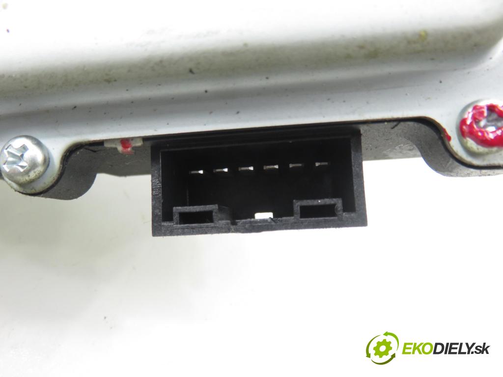 CHEVROLET CAPTIVA (C100, C140) SUV 2007 110,00 2.0 D 4WD 1991,00 motorek stěrače ZADNÍ: 96627058