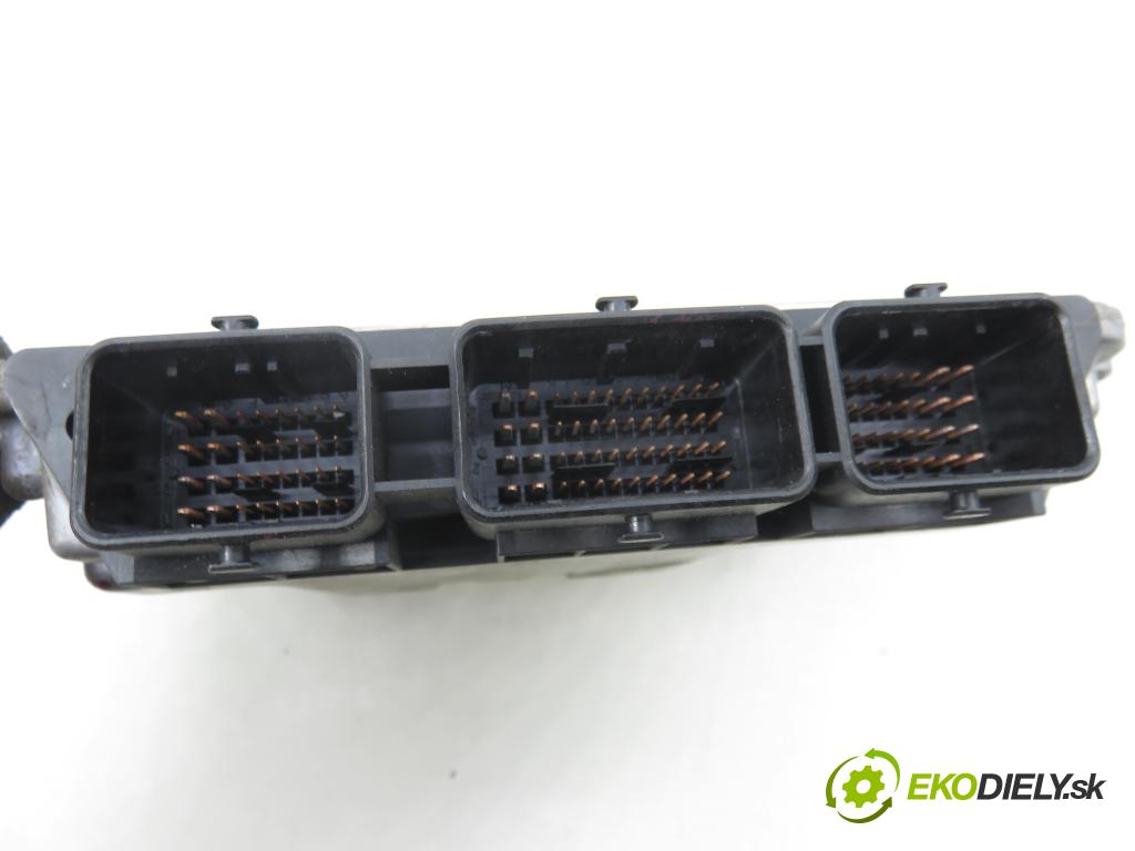 FORD FOCUS II Turnier (DA_, FFS, DS) KOMBI 2005 66,00 1.6 TDCI 90 1560,00 Riadiaca jednotka Motor 8M5112A650LB ; 0281011701