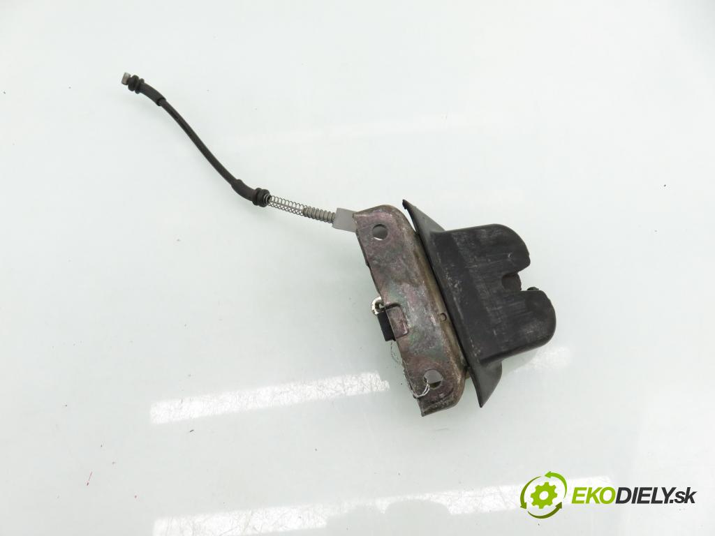 AUDI A4 Avant (8E5, B6) KOMBI 2002 96,00 1.9 TDI PD 130 - AVF 1896,00 zámok dveří kufr MAN: 8E9827520