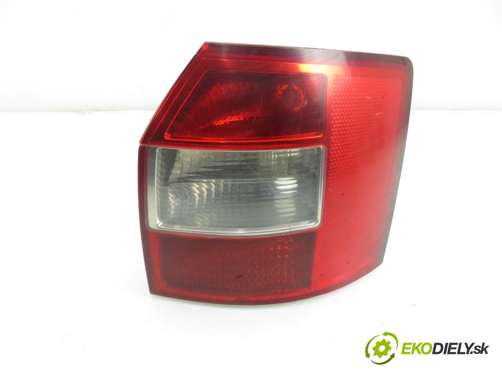 AUDI A4 Avant (8E5, B6) KOMBI 2002 96,00 1.9 TDI PD 130 - AVF 1896,00 Svetlo pravé zadné 8E9945096