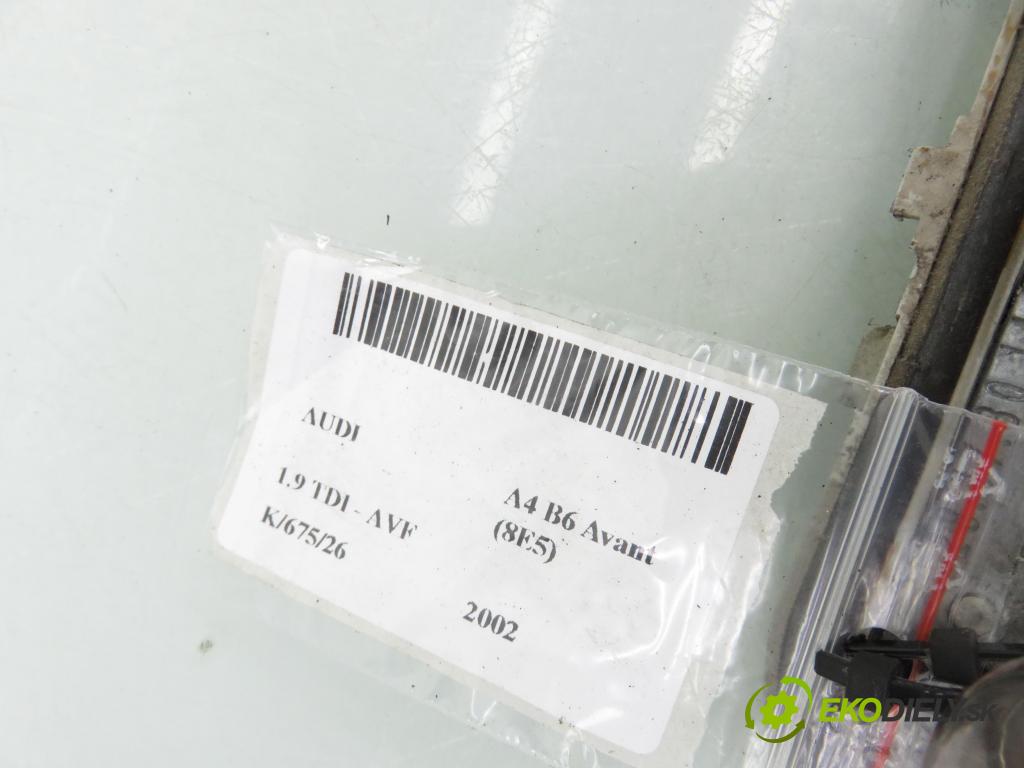 AUDI A4 Avant (8E5, B6) KOMBI 2002 96,00 1.9 TDI PD 130 - AVF 1896,00 PŘÍSPĚVEK svetla pravý ZADNÍ: 8E9945258