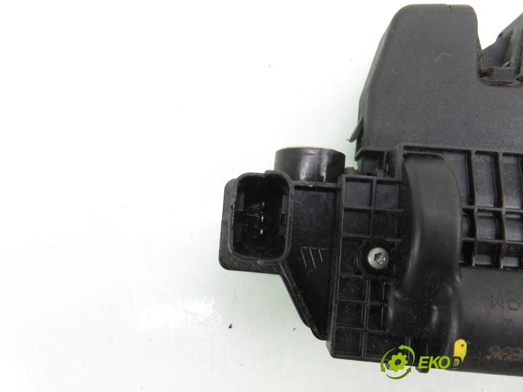 PEUGEOT 2008 I (CU_) KOMBI 2013 84,00 1.6 HDi - 9HD (DV6CTED) 1560,00 zámok dveří kufr EL. 9151487499H ; 9684648680
