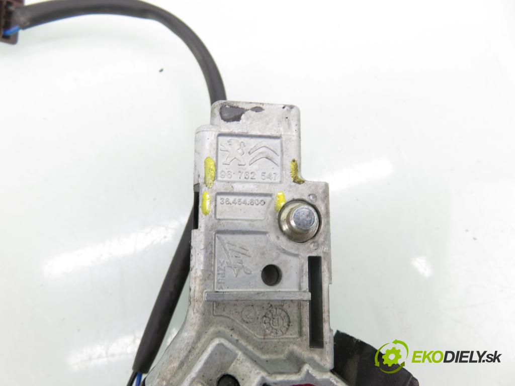 PEUGEOT 2008 I (CU_) KOMBI 2013 84,00 1.6 HDi - 9HD (DV6CTED) 1560,00 spínačka 96762547 ; 9663123380 ; 36454600 (Spínací skříňka)