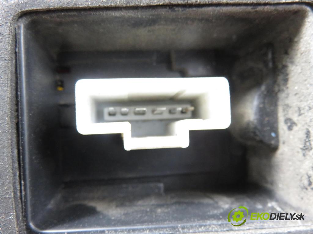 PEUGEOT 307 SW (3H) KOMBI 2002 79,00 2.0 HDI 110 - RHS 1997,00 světlo pravé zadní