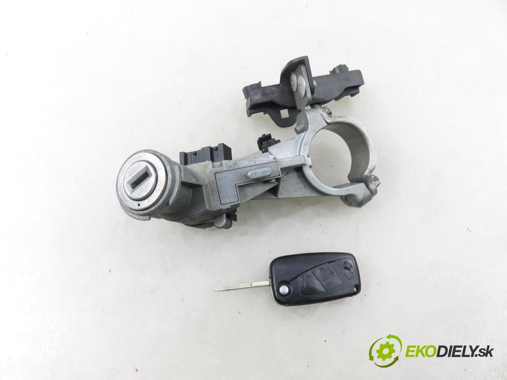 CITROEN NEMO Skrzynia (AA_) FURGON 2009 50,00 1.4 HDi - 8HS (DV4TED) 1398,00 spínačka 51799409 ; 01098401 (Spínací skříňka)