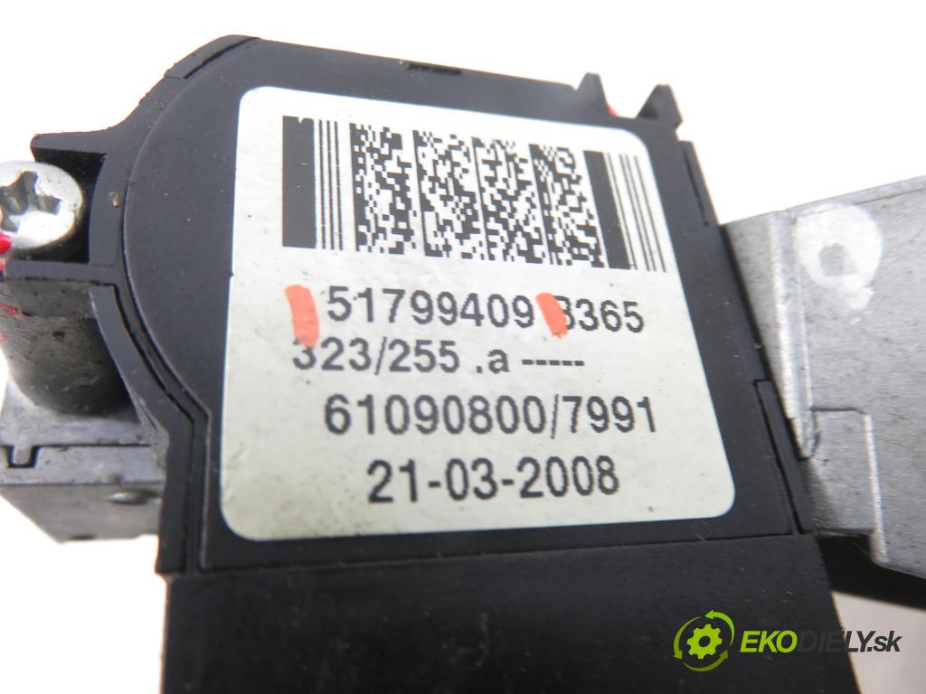 CITROEN NEMO Skrzynia (AA_) FURGON 2009 50,00 1.4 HDi - 8HS (DV4TED) 1398,00 spínačka 51799409 ; 01098401 (Spínací skříňka)