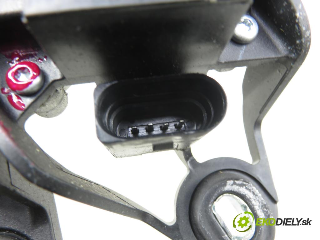VW GOLF V Variant (1K5) KOMBI 2008 77,00 1.9 TDI - BLS 1896,00 motorek stěrače ZADNÍ: 1K9955711A ; 0390201845