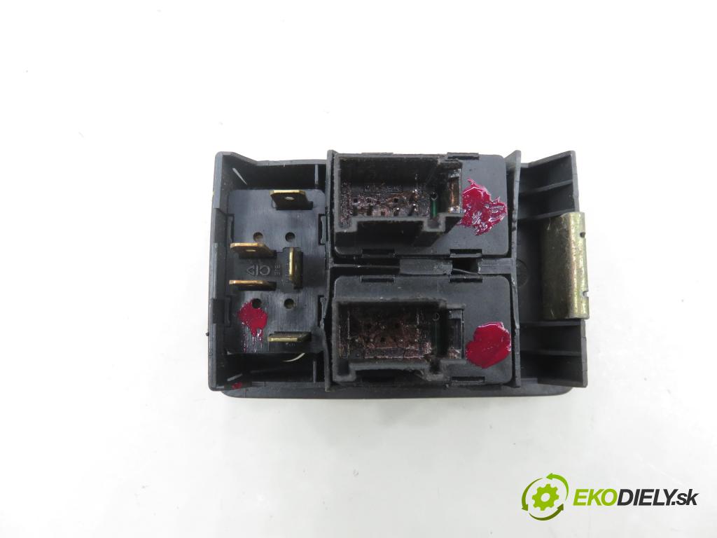 VW POLO (6N2) HB 1999 74,00 1.4 16V - AFK 1390,00 Panel ovládaní oken 6N0959549A ; 6N0959539B