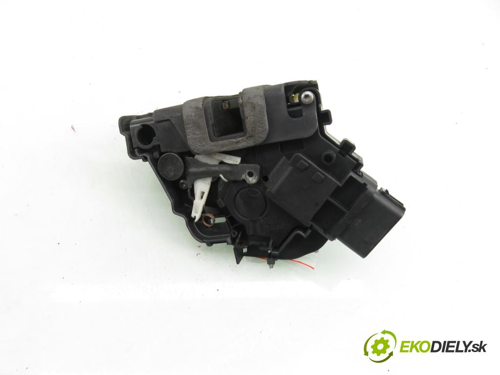 FORD MONDEO IV Turnier (BA7) KOMBI 2010 103,00 2.0 TDCi - QXBB 1997,00 zámok 8M2AR21812AA