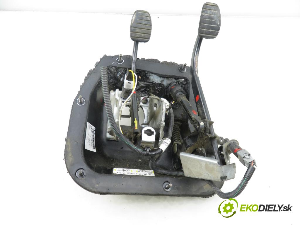 RENAULT TRAFIC II Autobus (JL) BUS 2002 74,00 1.9 dCI 100 (JL0C) - F9Q 760 1870,00 PEDALY brzdy / spojky 8200174530 ; 91168608