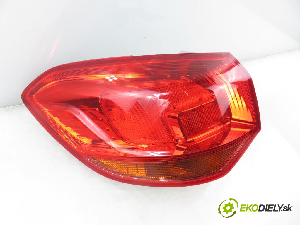 OPEL ASTRA J Sports Tourer (P10) KOMBI 2011 81,00 1.7 CDTI - A 17 DTJ 1686,00 Svetlo pravé zadné 13282243