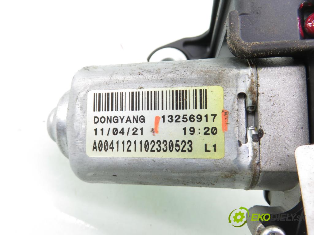 OPEL ASTRA J Sports Tourer (P10) KOMBI 2011 81,00 1.7 CDTI - A 17 DTJ 1686,00 motorek stěrače ZADNÍ: 13256917