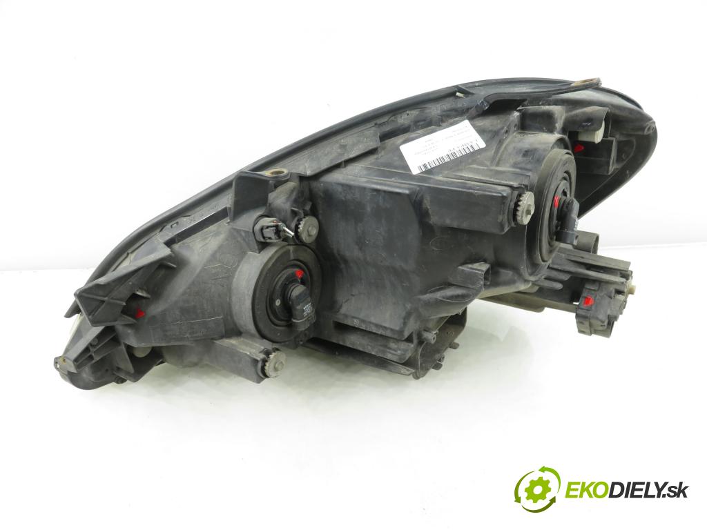 TOYOTA AVENSIS VERSO (_M2_) MINIVAN 2004 85,00 2.0 D (CLM20_) - 1CD-FTV 1995,00 Svetlo PP