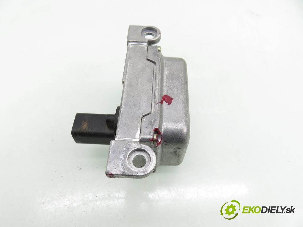 AUDI A3 (8P1) HB 2004 103,00 2.0 TDI 16V quattro - BKD 1968,00 Snímač ESP 1K0907652A ; 10098503214