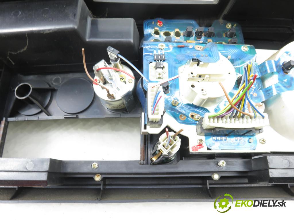 VW LT 40-55 I Platforma / podwozie (293-909) KABINA/PLATFORMA 1995 70,00 2.4 TD - ACL 2383,00 prístrojovka na ODKAZ 281919033CT ; 281919059M