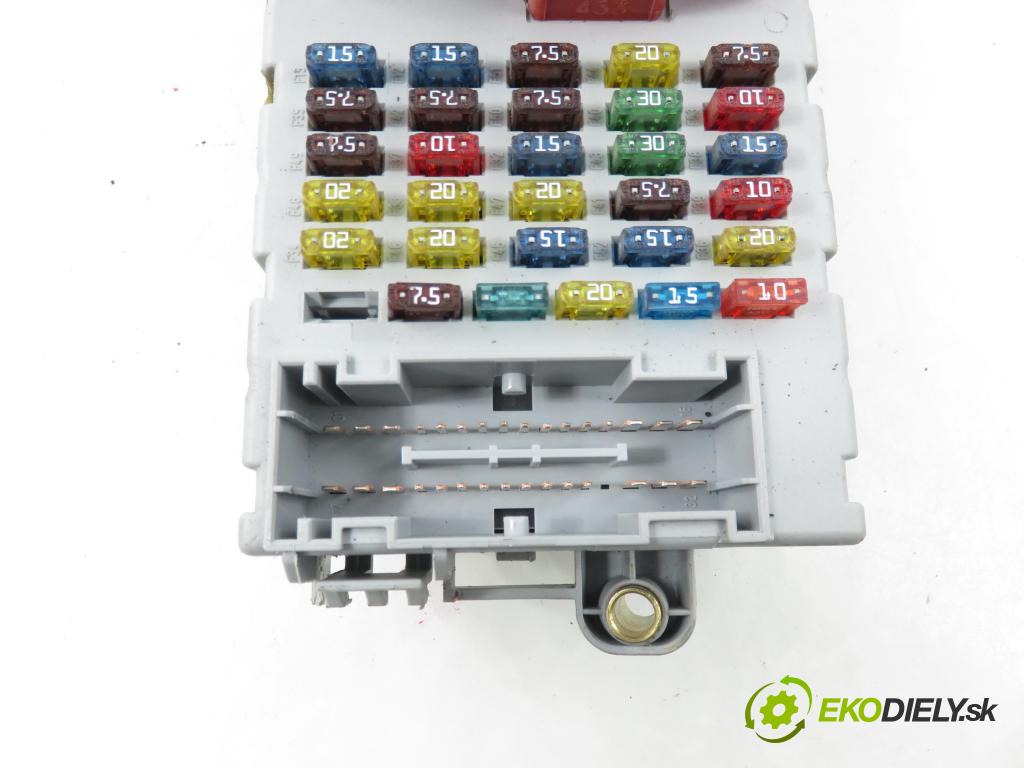 FIAT IDEA (350_) MINIVAN 2004 70,00 1.4 16V 95 - 843 A1.000 1368,00 Skrinka POJISTKY: 51732916