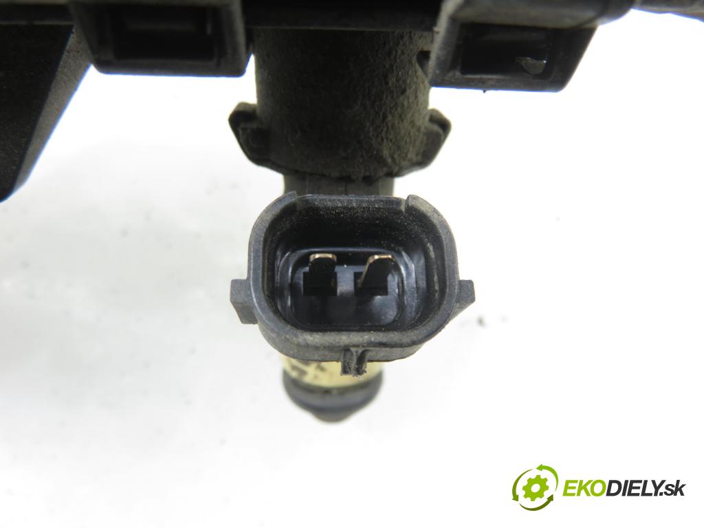 SKODA FABIA I SEDAN (6Y3) SEDAN 2004 55,00 1.4 16V - BBY 1390,00 lišta vstřikovací 036906031M ; 4080B03037 ; 036133319AE (Vstřikovací lišta)