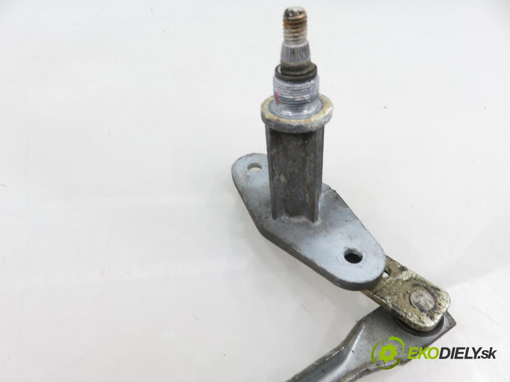 VW LT 40-55 I Platforma / podwozie (293-909) KABINA/PLATFORMA 1995 70,00 2.4 TD - ACL 2383,00 Motorček stieračov 281955325 ; 281955113C