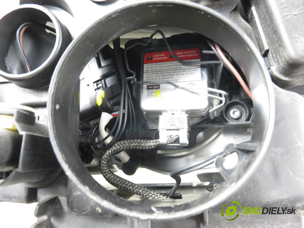 VOLVO V70 II SW (285) KOMBI 2007 136,00 2.4 D5 - D 5244 T4 2400,00 světlo LP 30698846