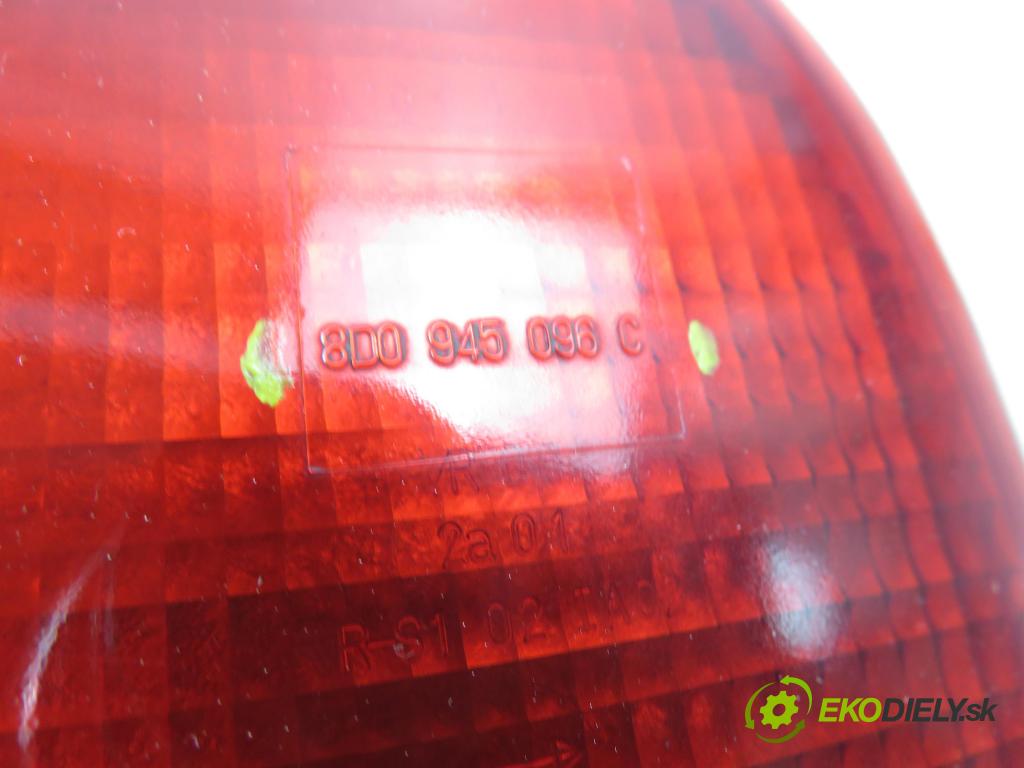 AUDI A4 (8D2, B5) SEDAN 1998 74,00 1.6 - AHL 1595,00 světlo pravé zadní 8D0945096C