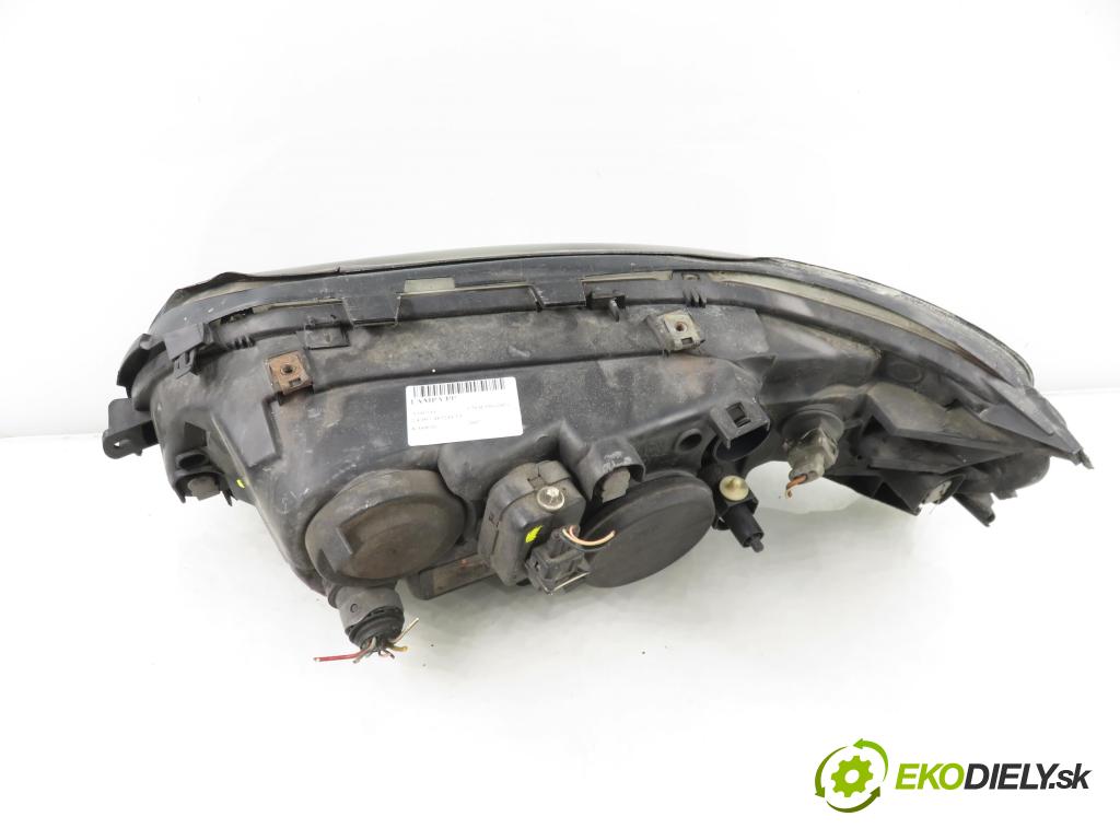 VOLVO V70 II SW (285) KOMBI 2007 136,00 2.4 D5 - D 5244 T4 2400,00 světlo PP 30698848