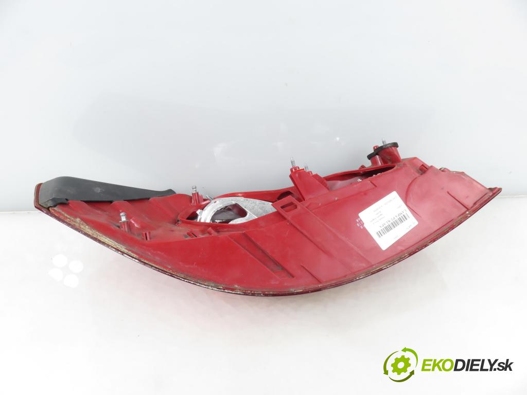 OPEL INSIGNIA A Sports Tourer (G09) KOMBI 2011 118,00 2.0 CDTI 160 - A 20 DTH 1956,00 Svetlo pravé zadné kufor