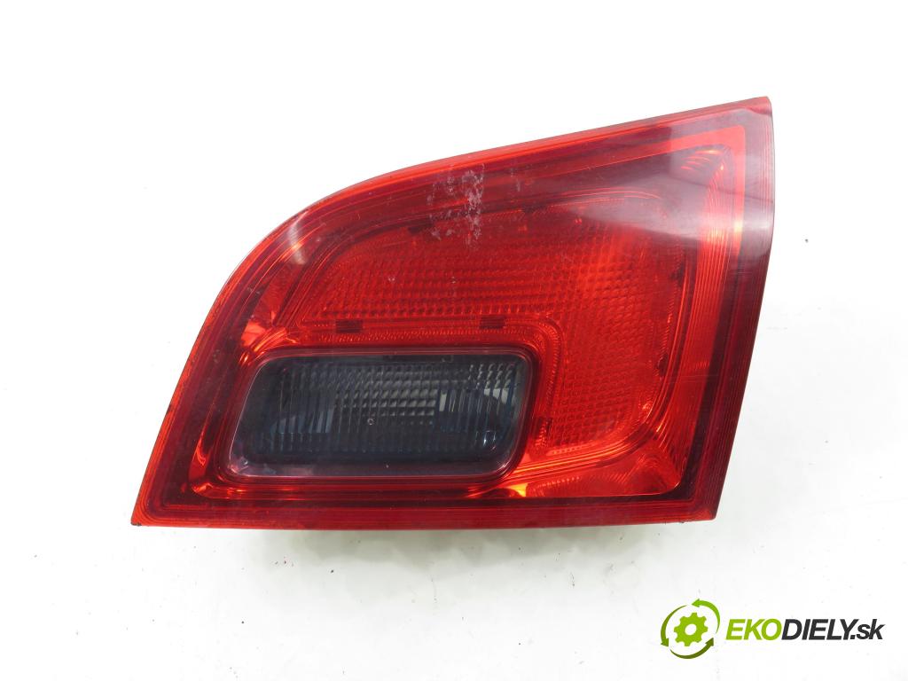 OPEL ASTRA J Sports Tourer (P10) KOMBI 2011 81,00 1.7 CDTI - A 17 DTJ 1686,00 světlo levé zadní kufr 13282247