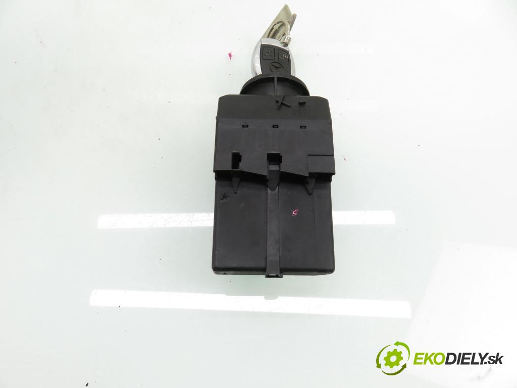 MERCEDES-BENZ VITO / MIXTO Skrzynia (W639) FURGON 2006 0,00 109 CDI - OM 646.980 2148,00 spínačka 6395450108 ; 33002301 (Spínací skříňka)
