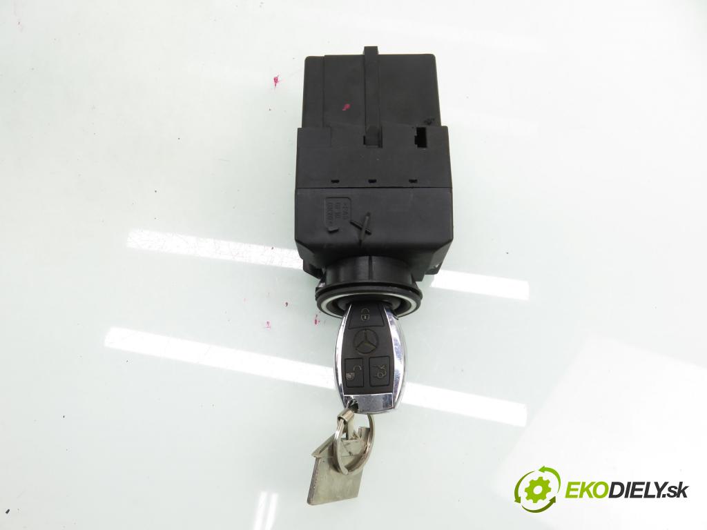 MERCEDES-BENZ VITO / MIXTO Skrzynia (W639) FURGON 2006 0,00 109 CDI - OM 646.980 2148,00 spínačka 6395450108 ; 33002301 (Spínací skříňka)