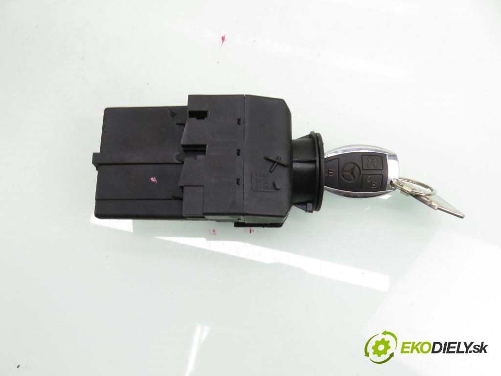 MERCEDES-BENZ VITO / MIXTO Skrzynia (W639) FURGON 2006 0,00 109 CDI - OM 646.980 2148,00 spínačka 6395450108 ; 33002301 (Spínací skříňka)