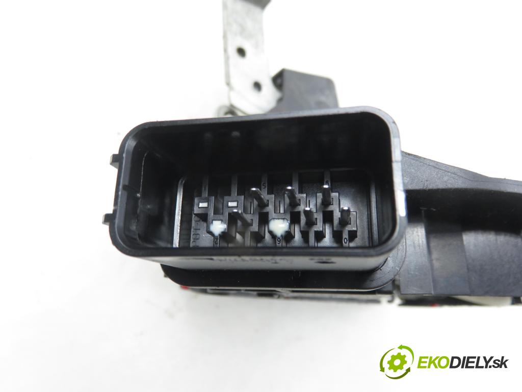FORD S-MAX (WA6) MINIVAN 2010 103,00 2.0 TDCi - QXWC 1997,00 zámok 8M2AR21812AA