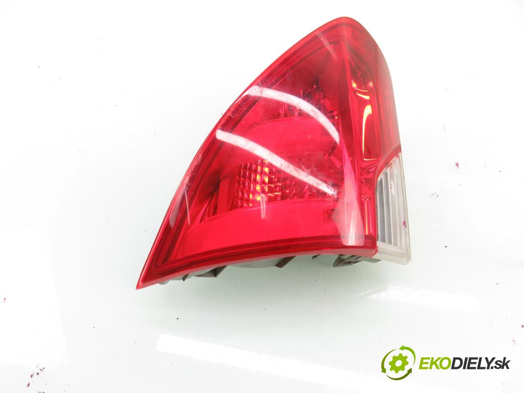 PEUGEOT 2008 I (CU_) KOMBI 2013 84,00 1.6 HDi - 9HD (DV6CTED) 1560,00 světlo levé zadní kufr 9678074480