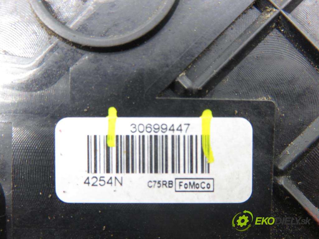 VOLVO V50 (MW) KOMBI 2006 100,00 2.0 D 136 - D 4204 T (PSA) 1997,00 zámok 30699447