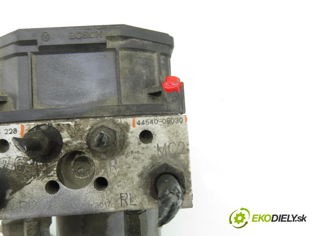 TOYOTA AVENSIS sedan (_T25_) SEDAN 2003 108,00 2.0 (AZT250_) - 1AZ-FSE 1998,00 pumpa ABS 0265950101 ; 8954105070 ; 0265225228 (Pumpa ABS)