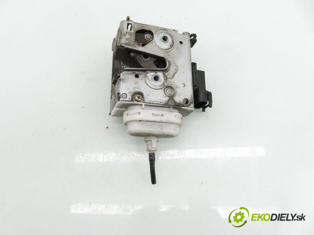 AUDI A3 (8L1) HB 2000 81,00 1.9 TDI - AHF 1896,00 zámok 8L1837015