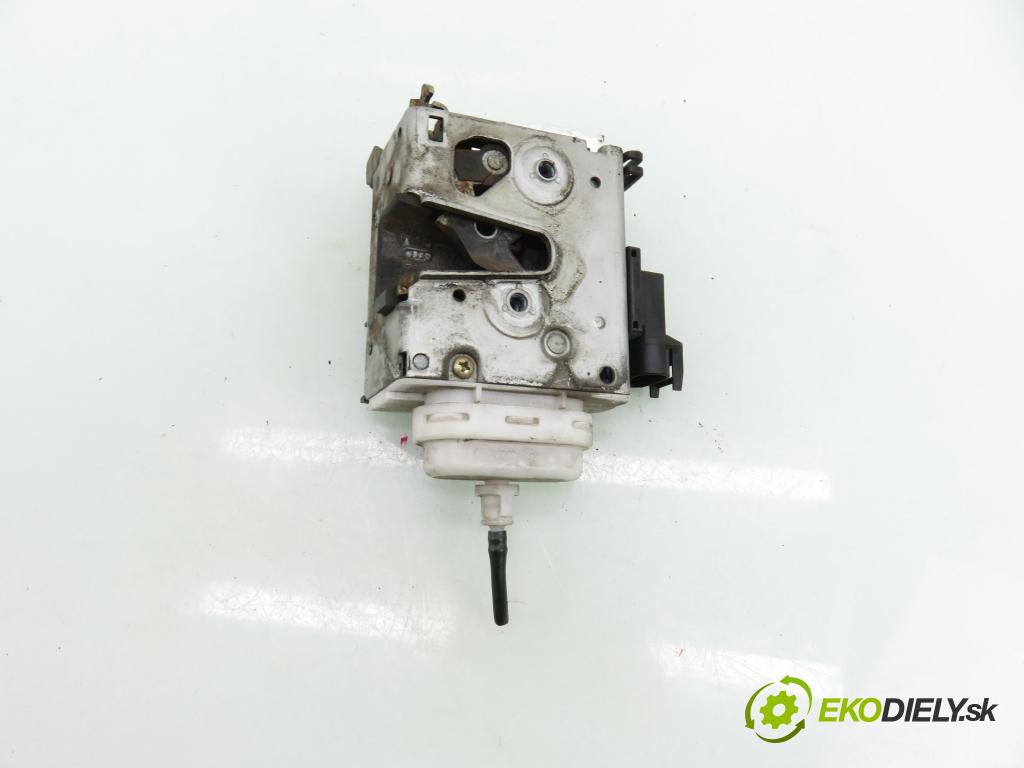 AUDI A3 (8L1) HB 2000 81,00 1.9 TDI - AHF 1896,00 zámok 8L1837015