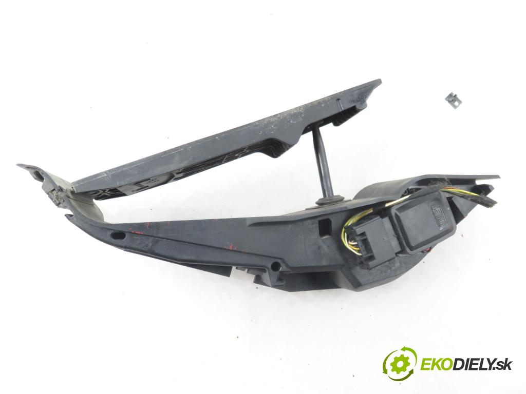 BMW 5 Touring (E39) KOMBI 2001 135,00 530 d - M57 D30 (306D1) 2926,00 Potenciometer plynu 6753518 (Potenciometer plynového pedálu)