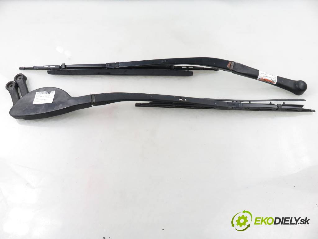 BMW 5 Touring (E39) KOMBI 2001 135,00 530 d - M57 D30 (306D1) 2926,00 RAMENO: stierače PP 8209880 ; 8209879