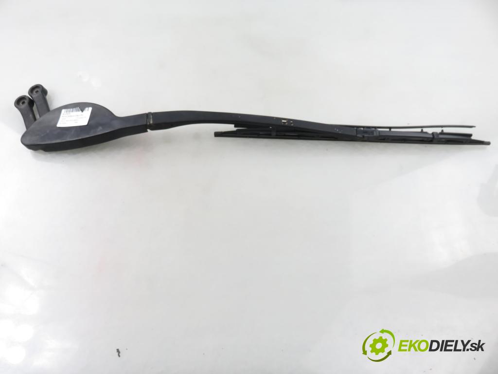 BMW 5 Touring (E39) KOMBI 2001 135,00 530 d - M57 D30 (306D1) 2926,00 RAMENO: stěrače PP 8209880 ; 8209879