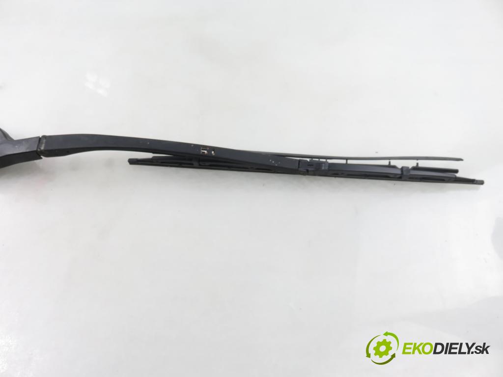 BMW 5 Touring (E39) KOMBI 2001 135,00 530 d - M57 D30 (306D1) 2926,00 RAMENO: stěrače PP 8209880 ; 8209879