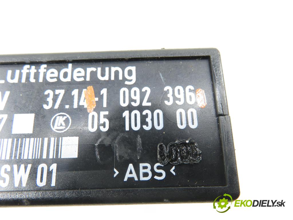 BMW 5 Touring (E39) KOMBI 2001 135,00 530 d - M57 D30 (306D1) 2926,00 Riadiaca jednotka nápravy 1092396