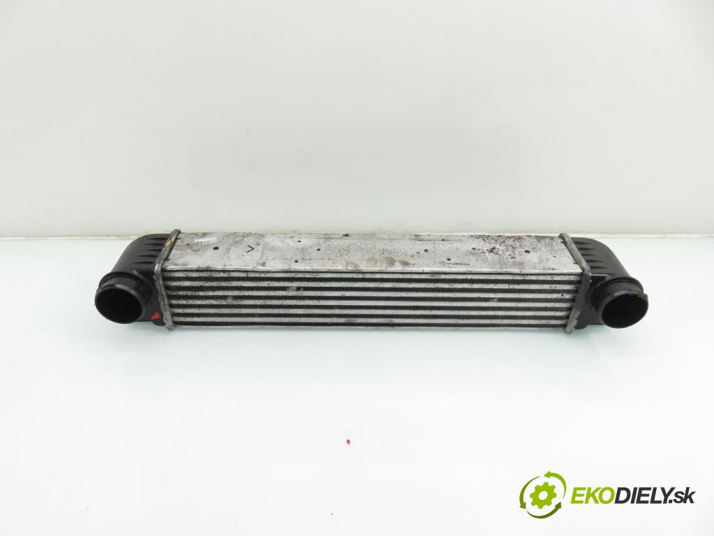 BMW 5 Touring (E39) KOMBI 2001 135,00 530 d - M57 D30 (306D1) 2926,00 chladič intercooler