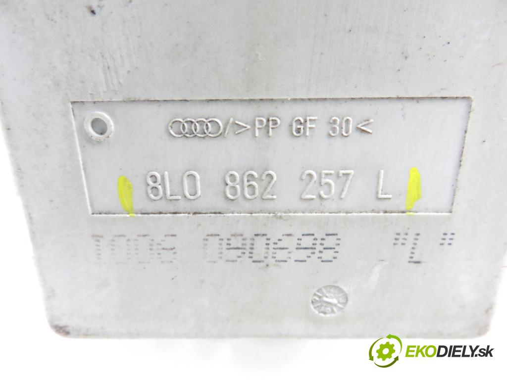 AUDI A3 (8L1) HB 2000 81,00 1.9 TDI 110 - AHF 1896,00 motorek zámku centrálního 8L0862257L